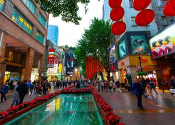 China’s Economy Cools Again: Factory Slump and Services Slowdown Raise Red Flags